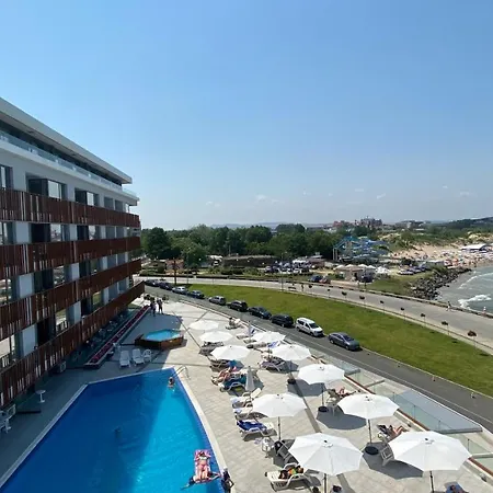 Paradiso 'в' 403 Fancy Apartmán